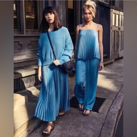 Vince Vibrant Blue Crew Neck Sweater - Picture 2 of 7